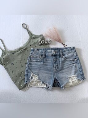 American Eagle Medium Wash Curvy High Rise Shortie